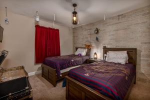 Family villa w private pool near Disney