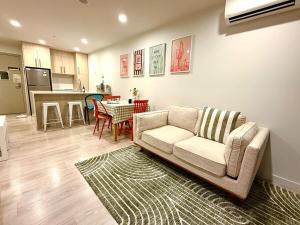 2Bedrooms,SkyTower next 20 m, FREE parking, Air con