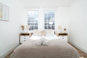 Queensway Dream, Hyde Park