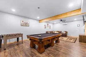 Peak-A-View - Beautiful pet friendly A-frame on 2 acres w/ panoramic views and trailer parking - Lowman