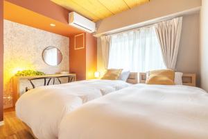 Home suite Home Ryogoku - Perfect for Families and Groups, Spacious 197m2 Home with 8 BR & 3 BA, Up to 15 ppl with Parking and 3 Stations