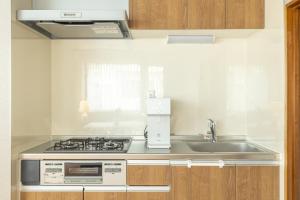 Home suite Home Ryogoku - Perfect for Families and Groups, Spacious 197m2 Home with 8 BR & 3 BA, Up to 15 ppl with Parking and 3 Stations