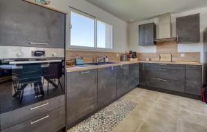 Maisons de vacances Nice Home In Semussac : photos des chambres