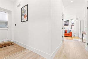 Modern Central London 4 Bed - Free Parking