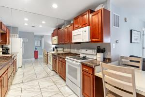 Bayfront 2 Bedroom Condo on 72nd Street with Private Balcony and Sunset Views