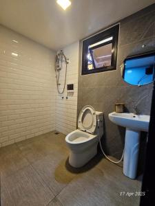 Jolie Joes Private Room with Shared Bath