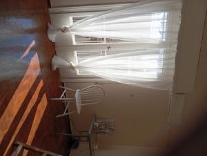 4 Single beds room 5 from metro