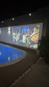 Casa com telão e Área gourmet 550 metros da praia
