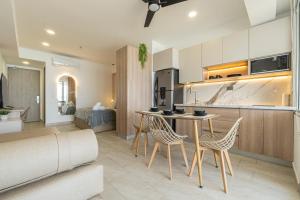 Panoramic Oceanview Loft Near Beach & Airport