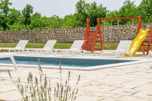 Family friendly house with a swimming pool Posedarje, Novigrad - 23578