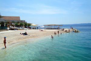 Apartments with a parking space Rat, Omis - 23882