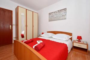 Apartments by the sea Trogir - 24168