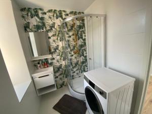 Old Town Quiet Rooftop Studio Apartment