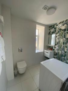 Old Town Quiet Rooftop Studio Apartment