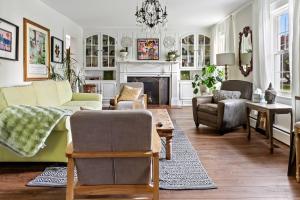 Historic Downtown Berlin Home Dog Friendly Home