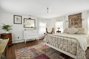 Historic Downtown Berlin Home Dog Friendly Home
