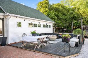 Historic Downtown Berlin Home Dog Friendly Home