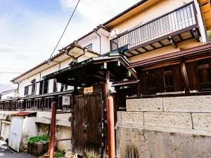 Whole house rent at 8 minute walk from the station along the old Nakasendo with great view and experience at a Japanese temple - Nagiso