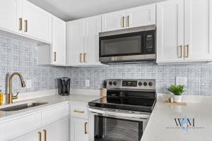 1BR condo with pool access, steps from the beach Perfect for family getaways!