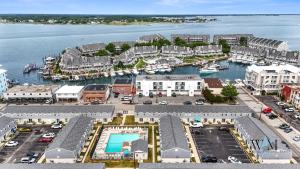 Cozy 2nd Floor Bayside Condo, Steps to Pool & Beach!