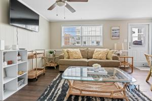 Cozy 2nd Floor Bayside Condo, Steps to Pool & Beach!