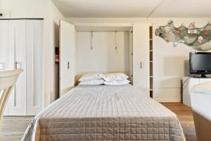 Studio with prime location next to Beach, Jolly Rogers and Boardwalk