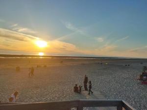 Chalets Chalet near Quend Beach with Pool : photos des chambres