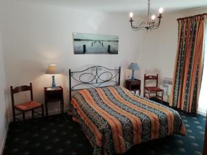 Charming Chalet with Swimming Pool in Quend