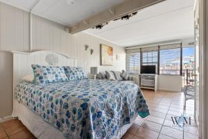 First Floor Studio near Jolly Roger and the Beach!