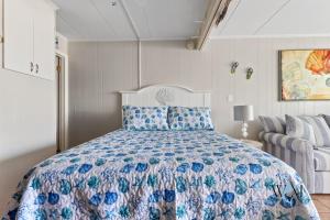 First Floor Studio near Jolly Roger and the Beach!