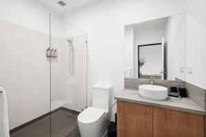 Lux on Yarra by Regional Escapes