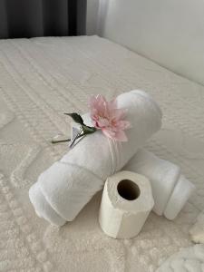 12 Minutes from Mall of Asia - Spacious Condo with Balcony & Hot Shower