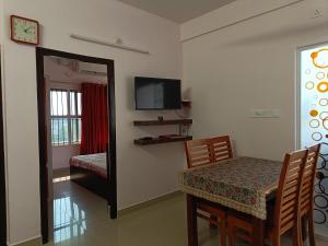2 BHK Furnished Flat - 200 m to Guruvayur Temple - For FAMILIES ONLY