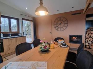 Gîte chaleureux au Bessat pour 6 à 8 pers., animaux admis, grand jardin - FR-1-496-350