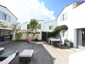 Maisons de vacances Maison de village charme central ile - FR-1-434-121 : photos des chambres