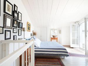 Maisons de vacances Maison de village charme central ile - FR-1-434-121 : photos des chambres