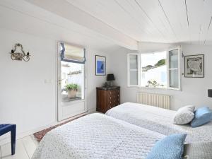 Maisons de vacances Maison de village charme central ile - FR-1-434-121 : photos des chambres