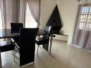 Cheerful home with aircon and fireplace