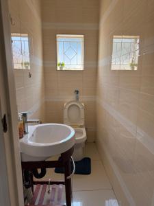 Cheerful home with aircon and fireplace