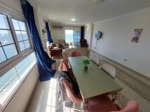 شقة 170م vip سيدى بشر بانوراما بحر مباشر د16