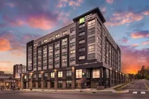 Holiday Inn Express & Suites Nashville West End - Univ Area by IHG - Dickson
