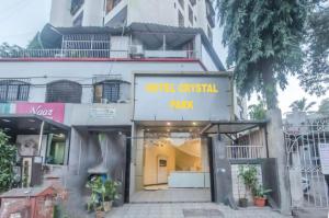 Hotel Crystal Park Near NESCO Exhibition Center