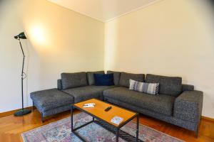 Athens stylish apt 2 min walk to the beach , tram