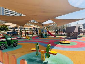 Palm Yas Island, Beach & Pool, Family Friendly