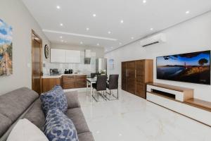 Sliema PH 2bed Tigne street by Homely !