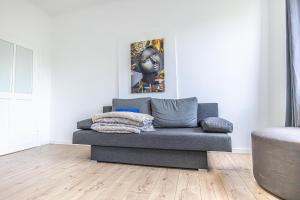 Cozy Central 11BR shared Stay with Garden Access & Terrace