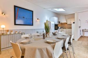 Maisons de vacances La Cabane Rouge - Wifi - Parking : photos des chambres