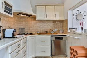 Maisons de vacances La Cabane Rouge - Wifi - Parking : photos des chambres