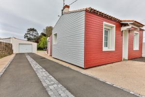 Maisons de vacances La Cabane Rouge - Wifi - Parking : photos des chambres