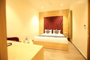 Hotel Nayyar Regency Near Bus Stand